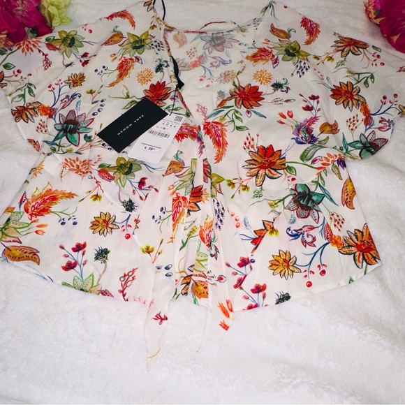 Zara floral flutter sleeves top - Picture 3 of 8